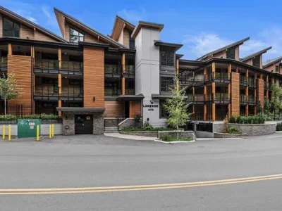 Exterior of 3175 Columbia Valley Road