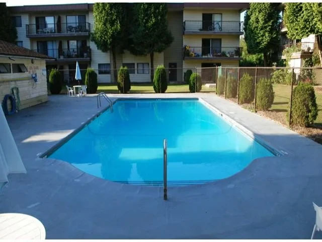 saltonexterior-pool